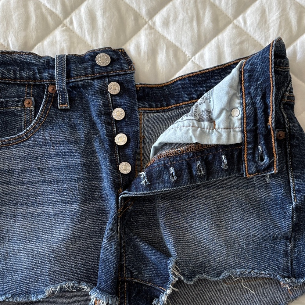 LEVI 501 Original Fit High-Rise Jean Shorts, Distressed, Bottom-Fly Stretch 26 - Picture 5 of 11